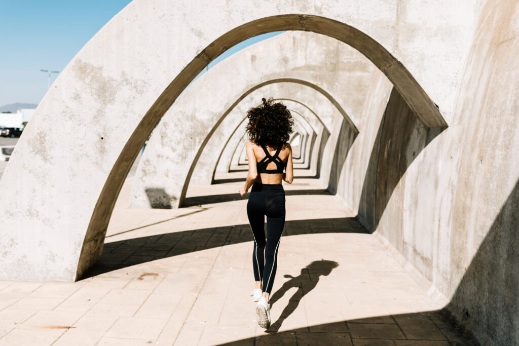 Cardio em jejum: entenda os benefícios e riscos dessa prática